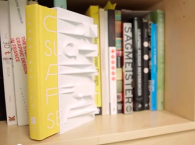 Выпущена первая книга в трехмерной обложке