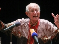 Евтушенко отменил выступления в Москве