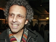 В сети начали сбор денег на экранизацию романа Пелевина «Empire V»