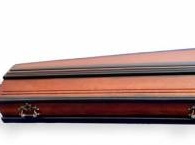 Книжный шкаф из гроба: распродажа в похоронном бюро в США