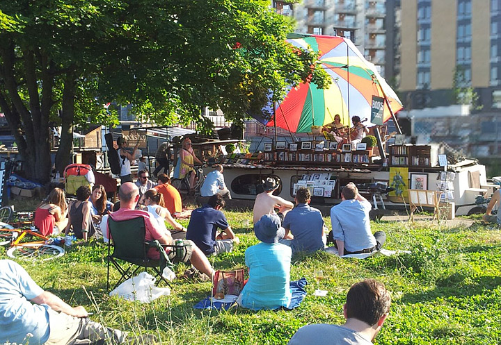 Водный книжный магазин без адреса в Лондоне