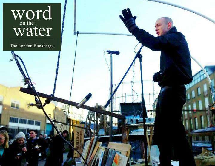 Поэтический слэм на корабле магазине в Лондоне