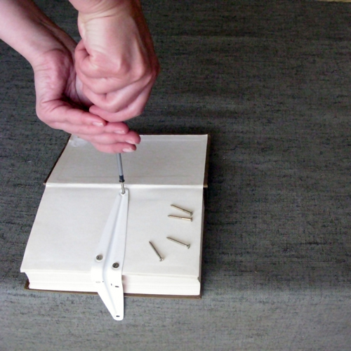 Книжная полка из книги