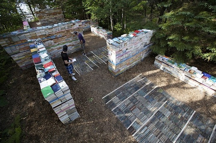 Возвращение книг в природу от Родни ЛаТуреля (Rodney LaTourelle) и Тило Фолкертса (Thilo Folkerts)