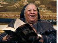 Нобелевская лауреатка впервые в истории даст автограф на электронной книге