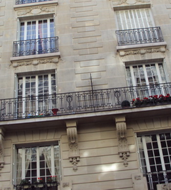 ZHemchuzhina_serebryanogo_veka_roman_hro