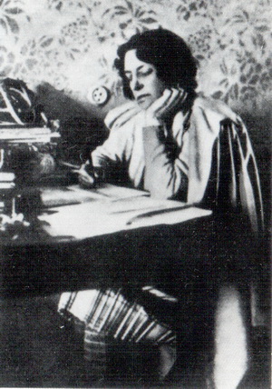 ZHemchuzhina_serebryanogo_veka_roman_hro